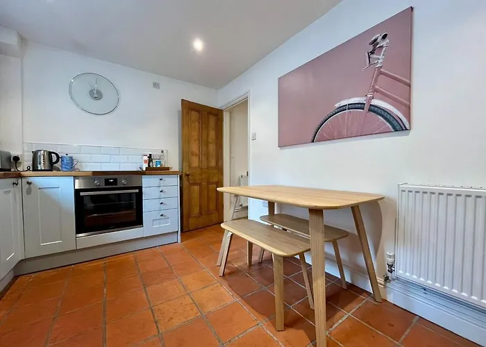 Quaint 2 Bed Cottage In The Heart Of Cambridge