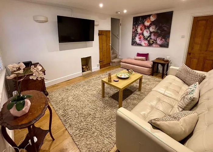 Quaint 2 Bed Cottage In The Heart Of Cambridge
