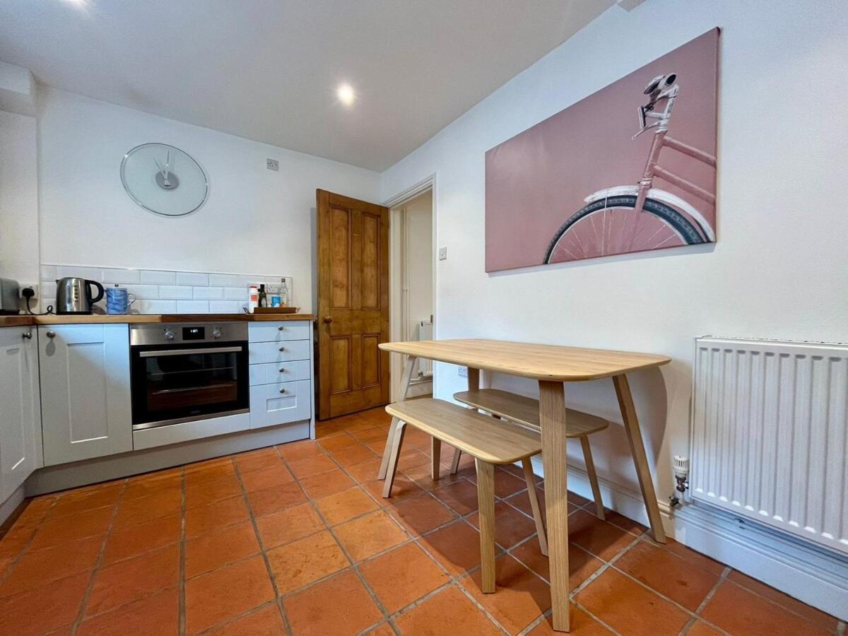 Quaint 2 Bed In The Heart Of
