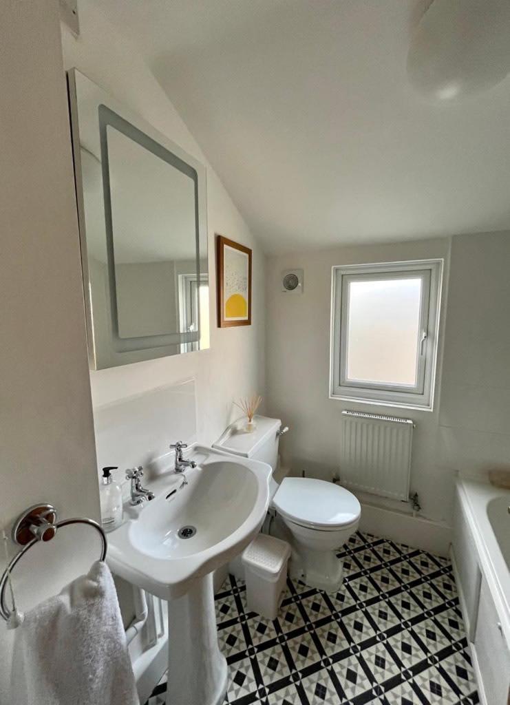 Quaint 2 Bed In The Heart Of